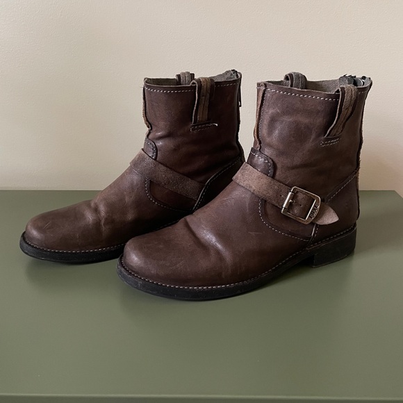 Frye Women's Vicky Artisan Back-Zip Boot - Picture 4 of 10